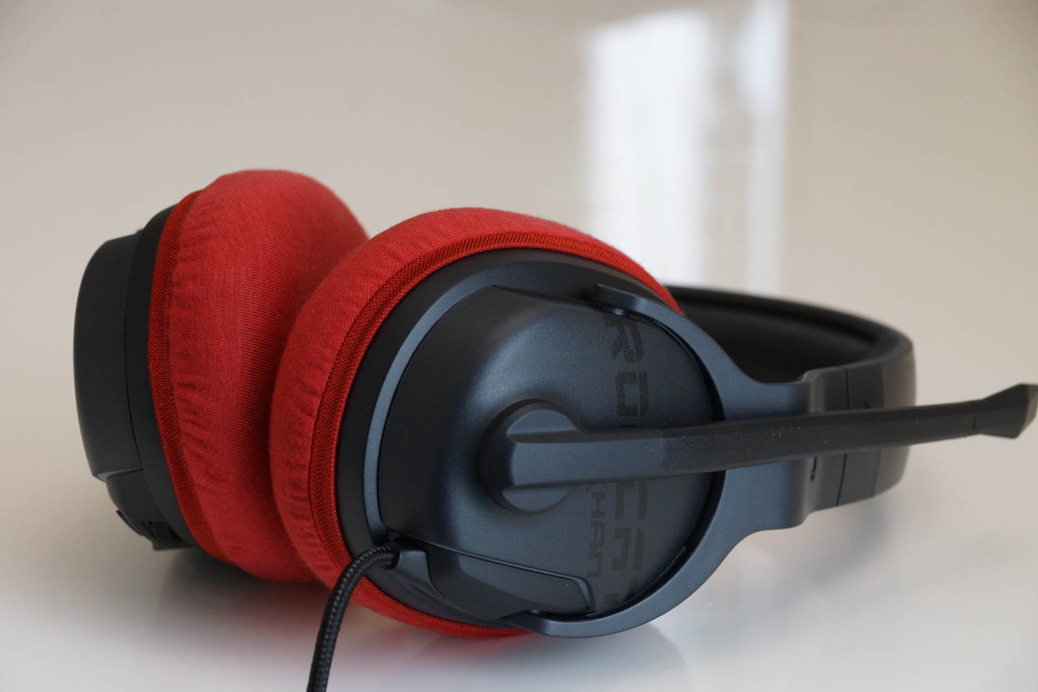 ROCCAT KHAN AIMOのイヤーパッド与mimimamo兼容