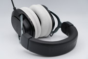 ASUS TUF GAMING H3 Wireless のイヤーパッドへの装着例