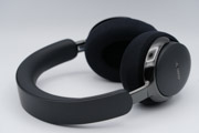 BOSE QuietComfort Ultra Headphones 2nd Gen のイヤーパッドへの装着例