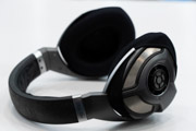 SENNHEISER HD700 のイヤーパッドへの装着例