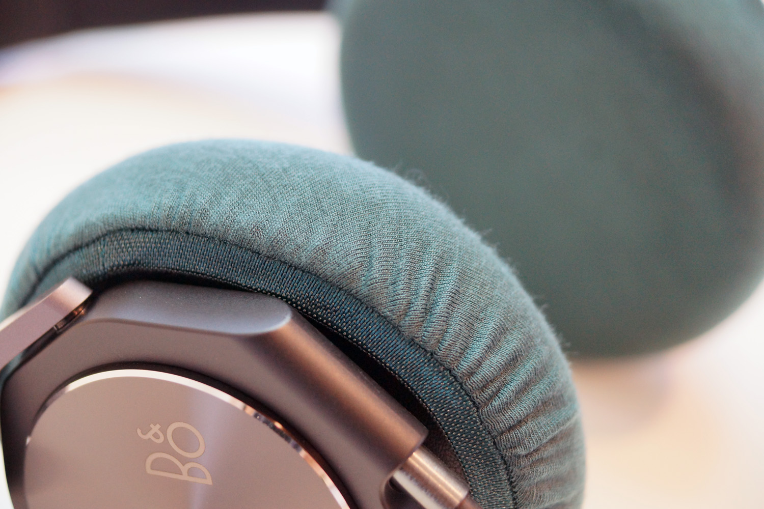 B&O PLAY BEOPLAY H6의 이어패드에 대한 mimimamo의 대응