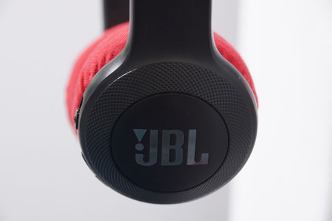 JBL E45BT의 이어패드에 대한 mimimamo의 대응