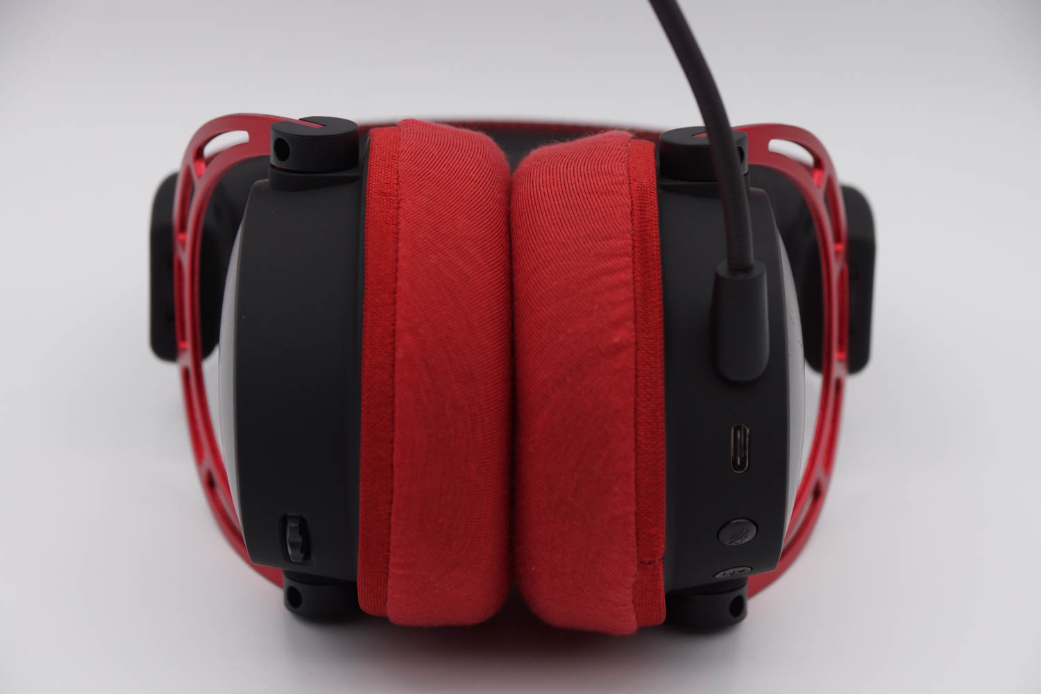 HyperX Cloud Alpha Wireless의 이어패드에 대한 mimimamo의 대응